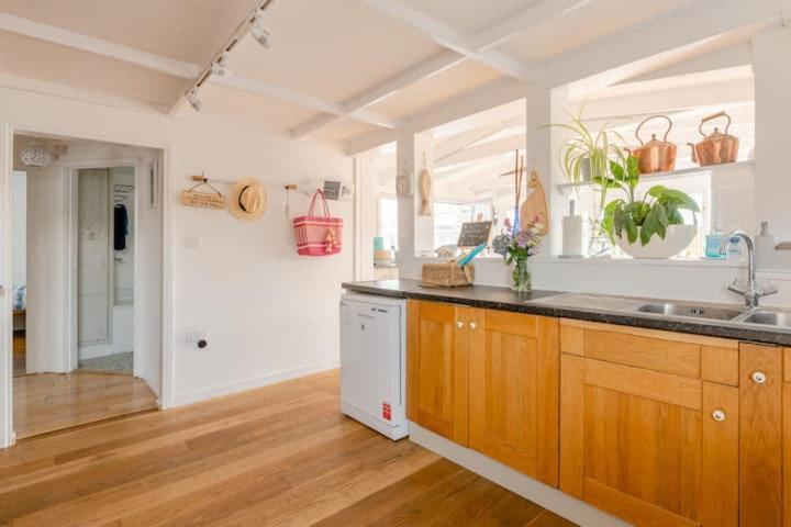Dog Friendly Cottage 2 Mins To Beach With Hot Tub And Zappi Ev Lessingham 외부 사진