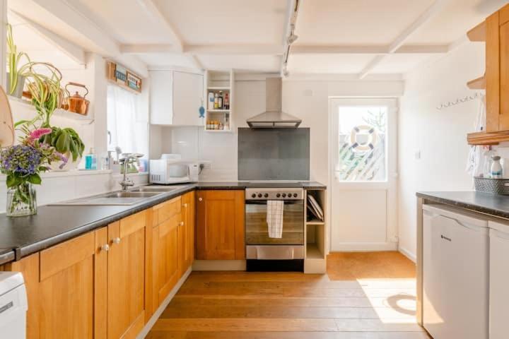 Dog Friendly Cottage 2 Mins To Beach With Hot Tub And Zappi Ev Lessingham 외부 사진